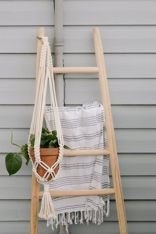macrame-kattenvoorlichting-pexels-cottonbro-9731995-macrame-kattenvoorlichting-resized