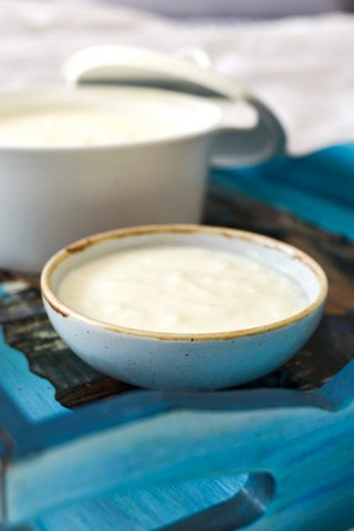 Foto door elif tekkaya: https://www.pexels.com/nl-nl/foto/yoghurt-lekker-smakelijk-heerlijk-10809259/